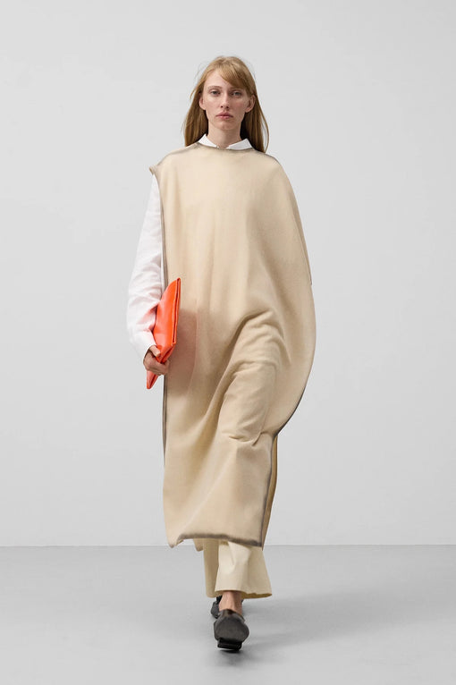 Spray effect asymmetrical cape woman
